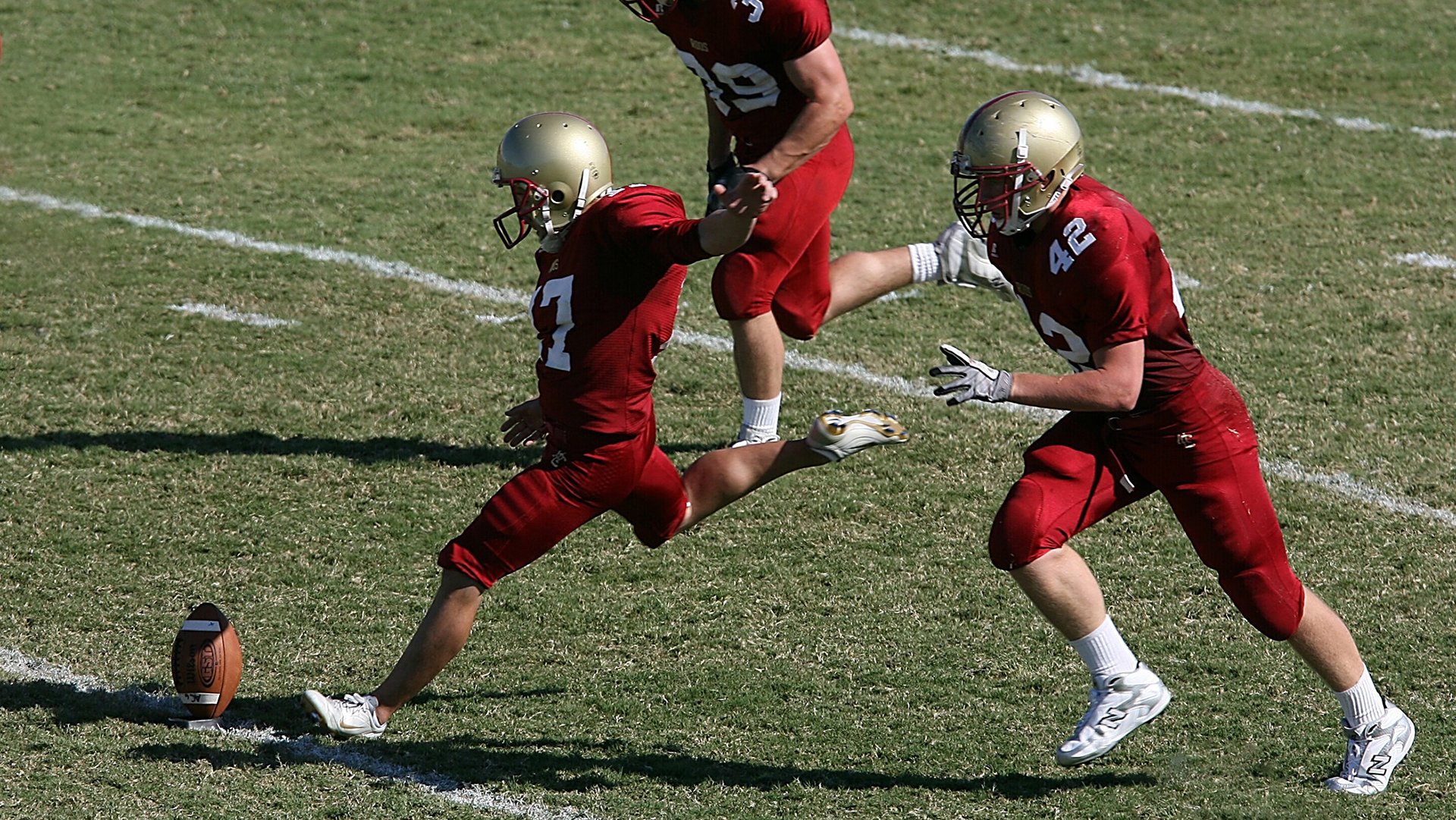 “华金·托比利亚的防守反应与进攻节奏，为阿根廷美洲狮队建立坚实优势”
