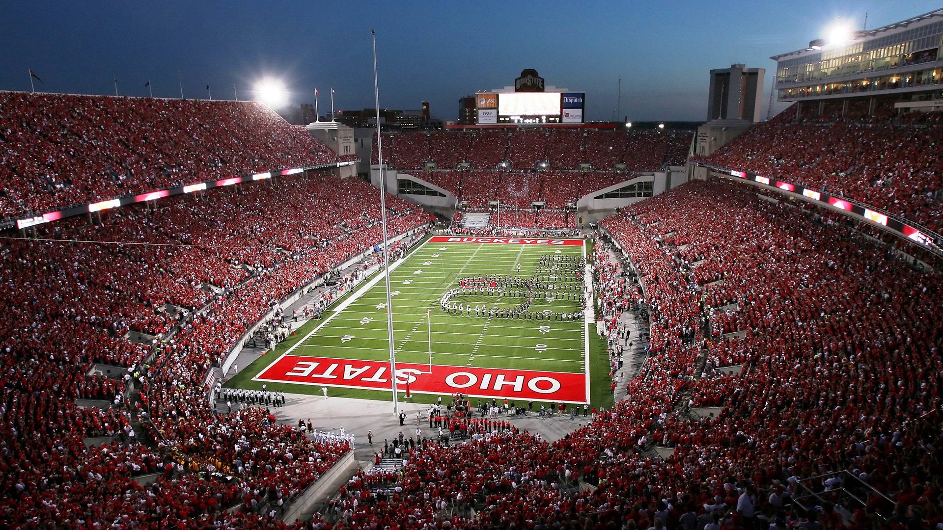 开云综合服务-查默斯冲线瞬间引爆全场欢呼，查默斯港